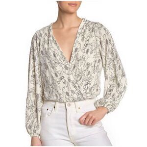 Anthropologie ASTR The Label Blouse size Medium Pfd White Cream Black Pleated Fl